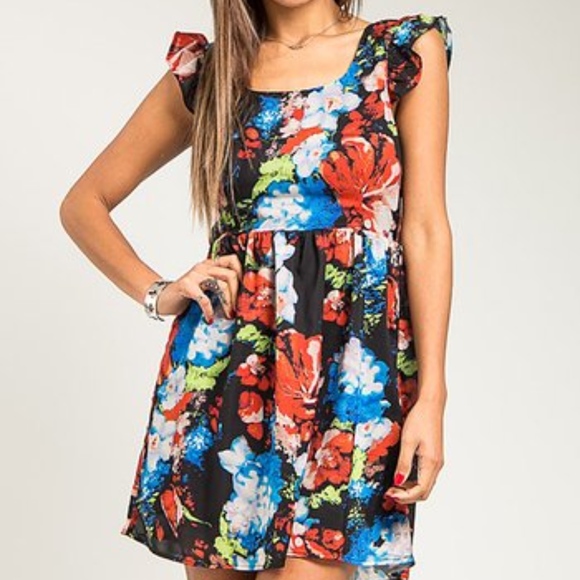 Hem threads Dresses & Skirts - Floral summer dress